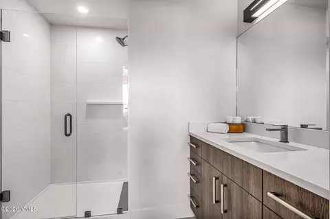 Bath - 91 Mount Hope Cir #B303, Eagle, CO 81631 photo 1 of 2