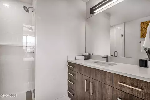 Bath - 91 Mount Hope Cir #B303, Eagle, CO 81631 photo 2 of 2