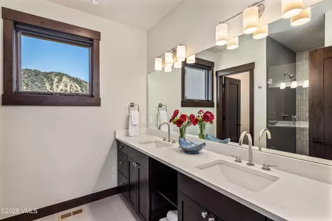 Bath - 687 Hunters View Ln, Eagle, CO 81631 photo 1 of 4