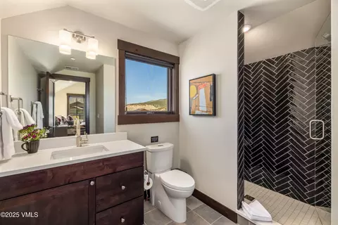 Bath - 687 Hunters View Ln, Eagle, CO 81631 photo 3 of 4