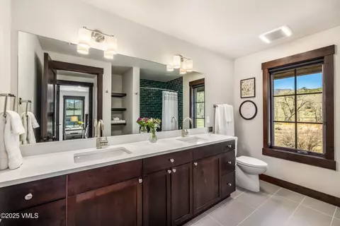 Bath - 687 Hunters View Ln, Eagle, CO 81631 photo 2 of 4