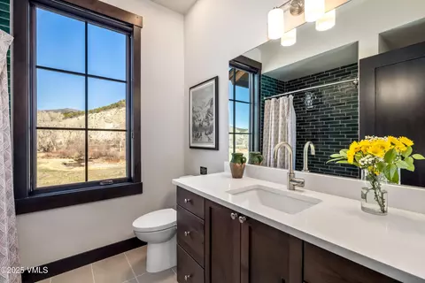 Bath - 731 Hunters View Ln, Eagle, CO 81631 photo 4 of 6