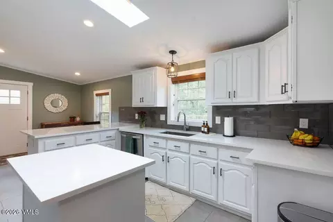 Kitchen - 1011 Mountain Dr, Minturn, CO 81645 photo 1 of 5