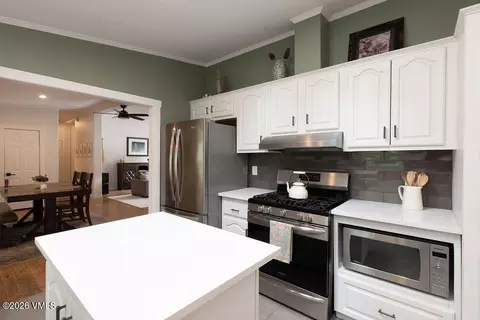 Kitchen - 1011 Mountain Dr, Minturn, CO 81645 photo 3 of 5