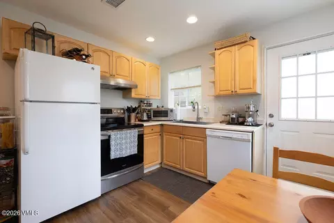 Kitchen - 1011 Mountain Dr, Minturn, CO 81645 photo 5 of 5