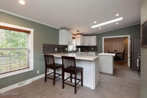 Kitchen - 1011 Mountain Dr, Minturn, CO 81645 photo 4 of 5