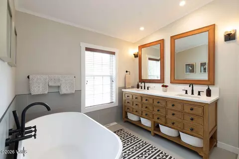 Bath - 1011 Mountain Dr, Minturn, CO 81645 photo 1 of 4