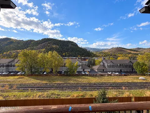 240 Chapel Pl # BR309, Avon, CO 81620