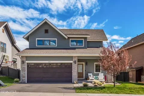 54 Field St, Eagle, CO 81631