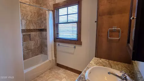 Bath - 2298 Eagle Ranch Rd, Eagle, CO 81631 photo 2 of 3