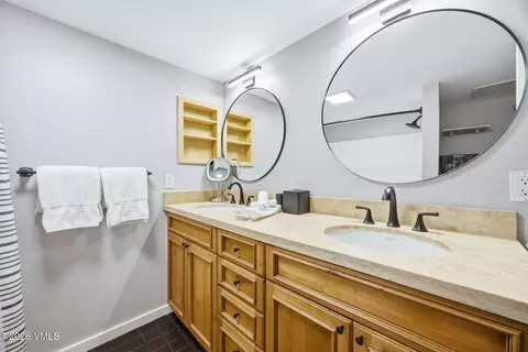 Bath - 264 Eagle Dr #201, Avon, CO 81620 photo 1 of 3