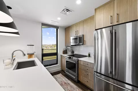 Kitchen - 91 Mount Hope Cir #E304, Eagle, CO 81631 photo 5 of 7