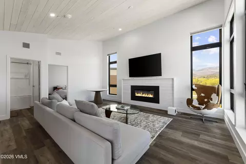 Living - 91 Mount Hope Cir #E304, Eagle, CO 81631 photo 4 of 5