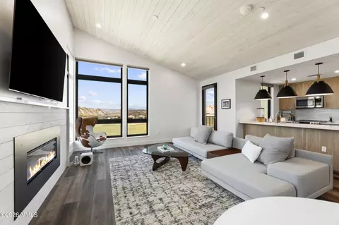Living - 91 Mount Hope Cir #E304, Eagle, CO 81631 photo 2 of 5