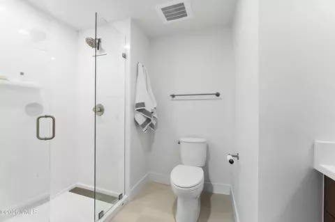 Bath - 91 Mount Hope Cir #E304, Eagle, CO 81631 photo 1 of 3