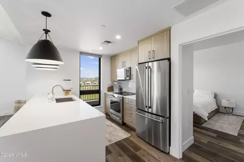 Kitchen - 91 Mount Hope Cir #E304, Eagle, CO 81631 photo 6 of 7