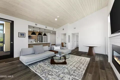 Living - 91 Mount Hope Cir #E304, Eagle, CO 81631 photo 3 of 5