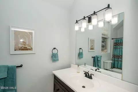 Bath - 752 Mesa Dr, Eagle, CO 81631 photo 4 of 7
