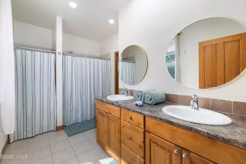 Bath - 679 E Second St, Eagle, CO 81631 photo 4 of 6