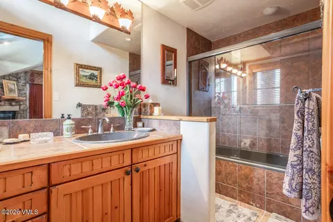 Bath - 121 Borders Rd, Beaver Creek, CO 81620 photo 3 of 8