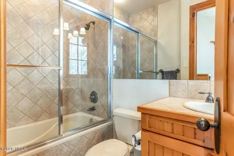 Bath - 121 Borders Rd, Beaver Creek, CO 81620 photo 5 of 8
