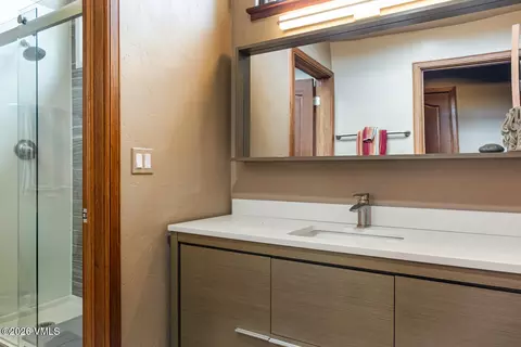 Bath - 511 Rawhide Rd, Edwards, CO 81632 photo 3 of 4