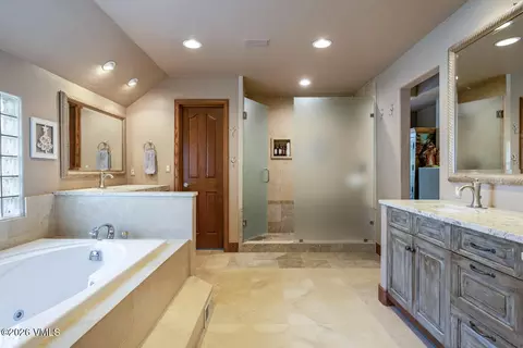 Bath - 511 Rawhide Rd, Edwards, CO 81632 photo 2 of 4
