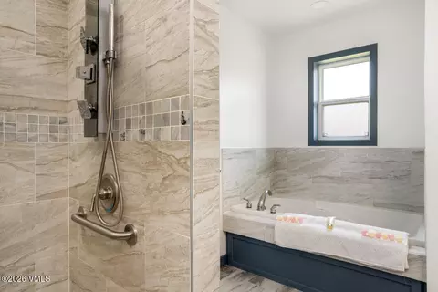 Bath - 11 Salmon Loop, Gypsum, CO 81637 photo 2 of 4