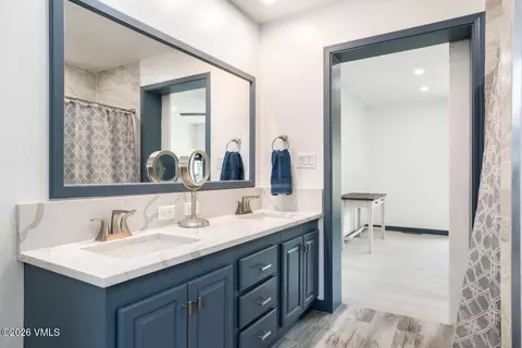 Bath - 11 Salmon Loop, Gypsum, CO 81637 photo 3 of 4