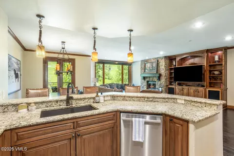 96 Highlands Ln #219, Beaver Creek, CO 81620