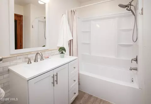 Bath - 85 Chambers #2, Eagle, CO 81631 photo 4 of 6