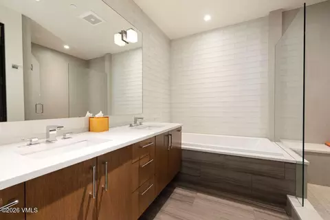 Bath - 1226 Westhaven Cir #EAST, Vail, CO 81657 photo 3 of 6
