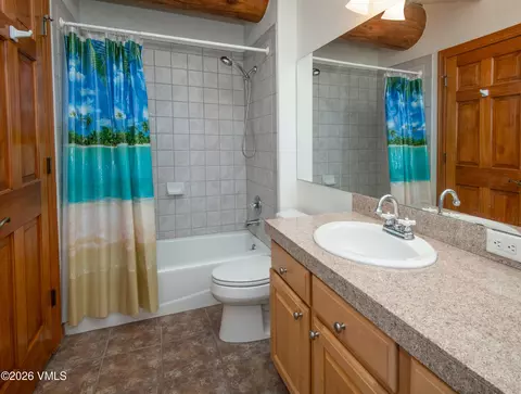 Bath - 38 Deer Trail Ct, Eagle, CO 81631 photo 6 of 10