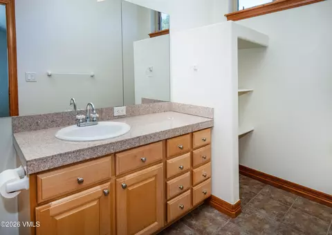 Bath - 38 Deer Trail Ct, Eagle, CO 81631 photo 5 of 10