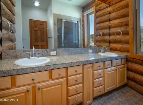 Bath - 38 Deer Trail Ct, Eagle, CO 81631 photo 2 of 10
