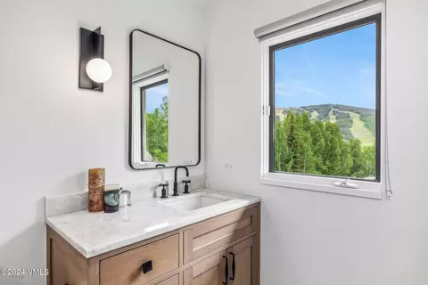 Bath - 784 Potato Patch Dr W, Vail, CO 81657 photo 4 of 7