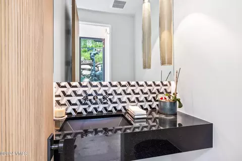 Bath - 784 Potato Patch Dr W, Vail, CO 81657 photo 1 of 7