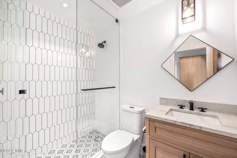 Bath - 784 Potato Patch Dr W, Vail, CO 81657 photo 6 of 7