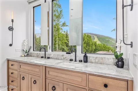 Bath - 784 Potato Patch Dr W, Vail, CO 81657 photo 3 of 7