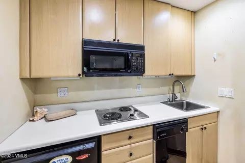 Kitchen - 411 Eagle Dr #10, Avon, CO 81620 photo 3 of 4