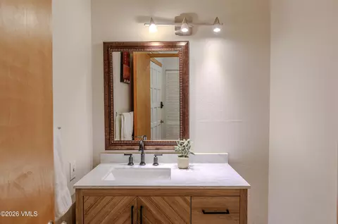 Bath - 142 Eagle Dr #B-4, Eagle-vail, CO 81620 photo 2 of 3