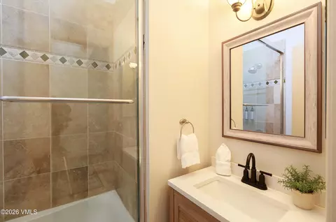 Bath - 142 Eagle Dr #B-4, Eagle-vail, CO 81620 photo 1 of 3