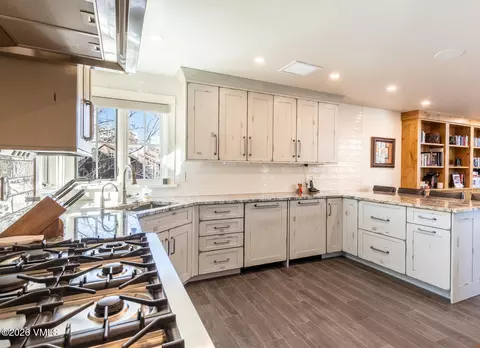 Kitchen - 1120 Village Rd #8, Beaver Creek, CO 81620 photo 8 of 8
