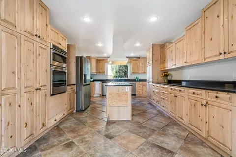 Kitchen - 1072 Mesa Dr, Eagle, CO 81631 photo 3 of 4