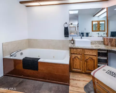 Bath - 102 W Seventh St, Eagle, CO 81631 photo 2 of 6