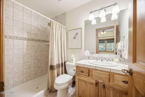 Bath - 128 River Ranch Rd, Edwards, CO 81632 photo 5 of 7
