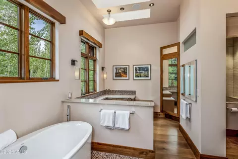 Bath - 10 Borders Rd, Beaver Creek, CO 81620 photo 1 of 1