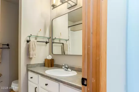 Bath - 87 Stonegate Cir, Edwards, CO 81632 photo 1 of 3