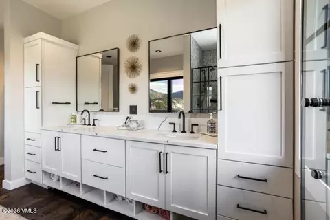 Bath - 878 Gray Rock Dr, Eagle, CO 81631 photo 2 of 8