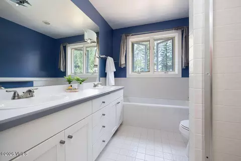 Bath - 460 Rawhide Rd #B, Edwards, CO 81632 photo 3 of 4